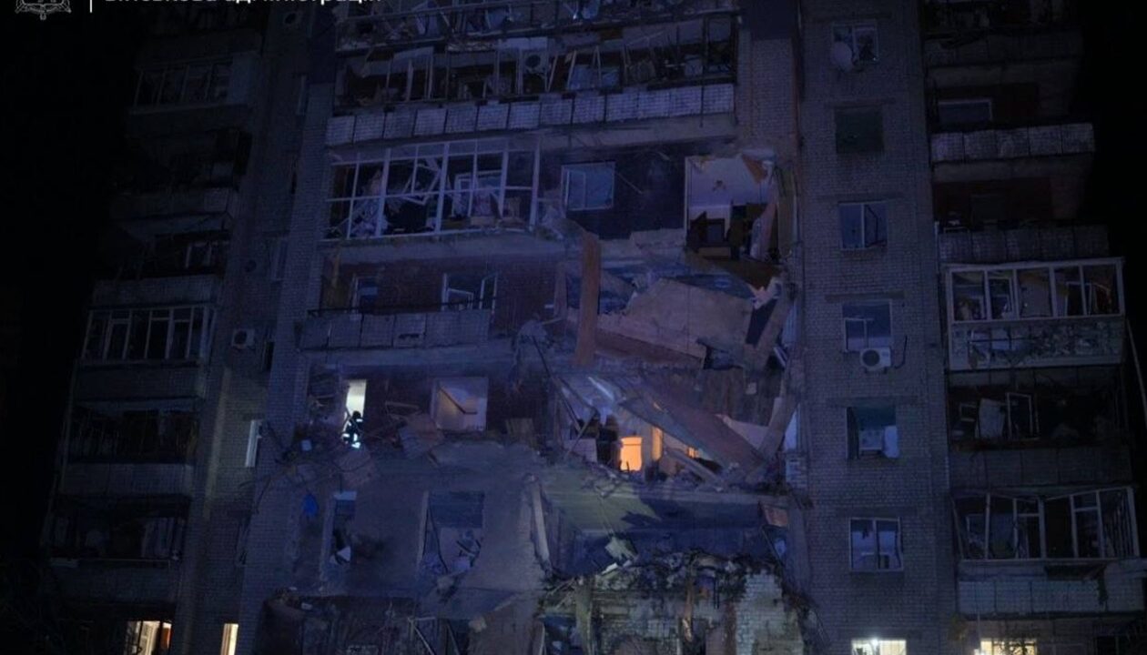 Удар по Запоріжжю: з’явилися кадри наслідків