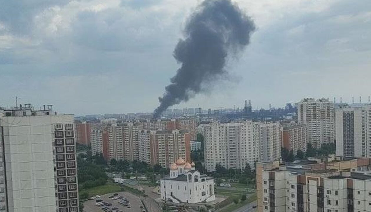 У Москві пожежа на НПЗ після атаки дронів