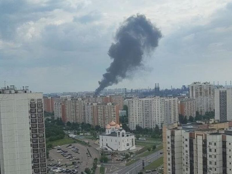 У Москві пожежа на НПЗ після атаки дронів