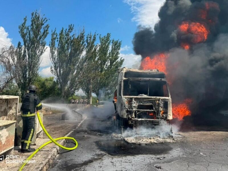 У Слов'янську дрон атакував вантажівку з пальним на АЗС