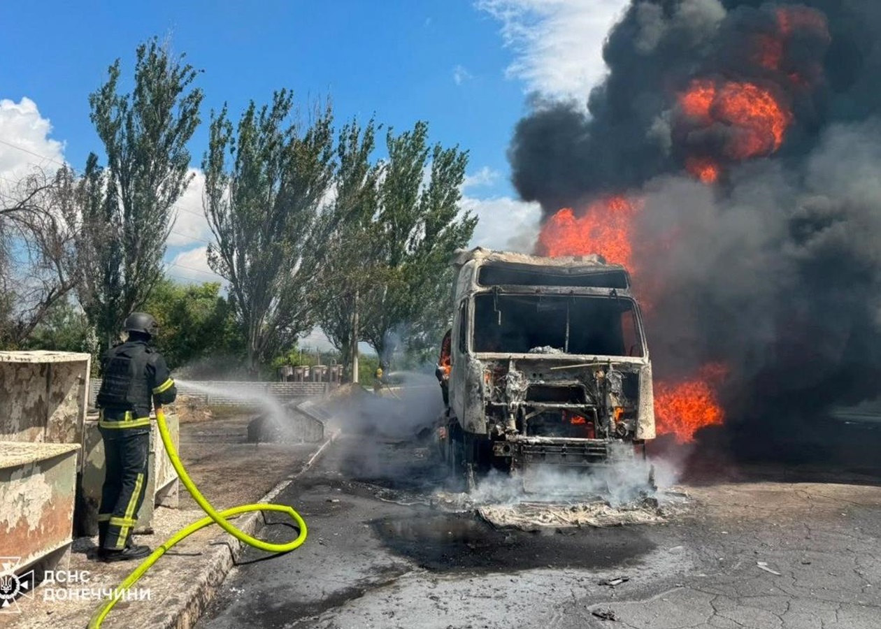 У Слов'янську дрон атакував вантажівку з пальним на АЗС