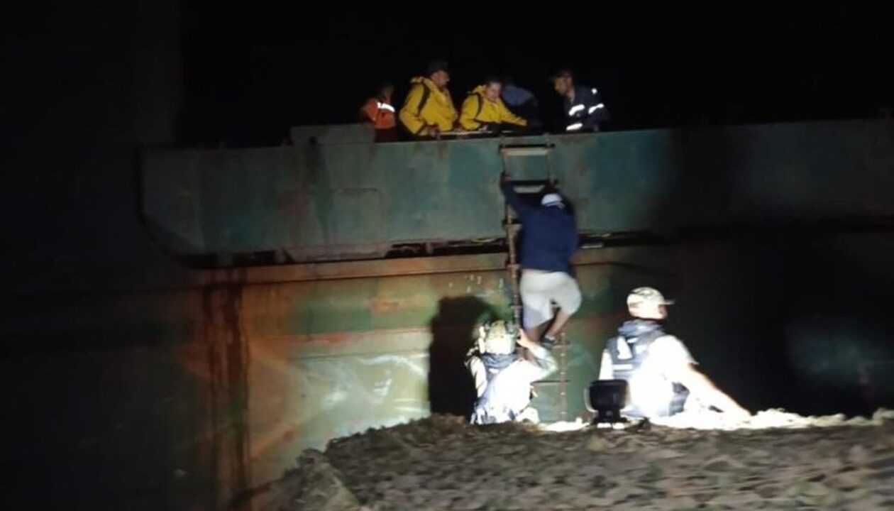 РФ вдарила по іноземному судну у Чорному морі, моряків евакуйовано