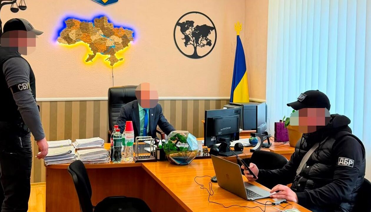 Хабар за "потрібне" рішення: викрито голову райсуду на Харківщині
