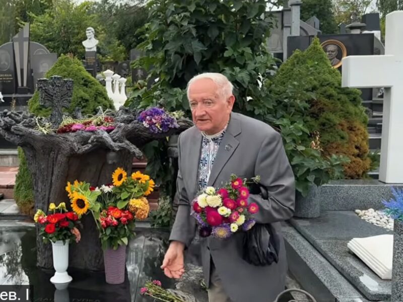 Несподівана зустріч сталася біля могили Ступки